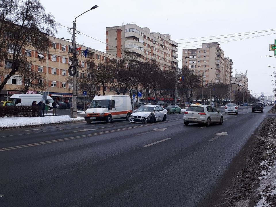 FOTO. Accident rutier pe Drumul Careiului. Impact între un BMW și un Opel