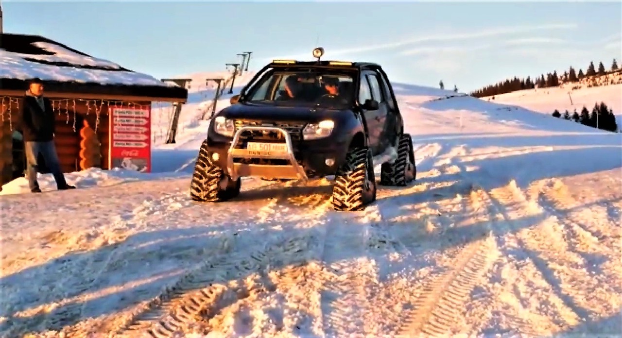 FOTO/VIDEO. Ca un tanc. Dusterul cu șenile, testat la Rânca de ISU, Jandarmerie și Salvamont