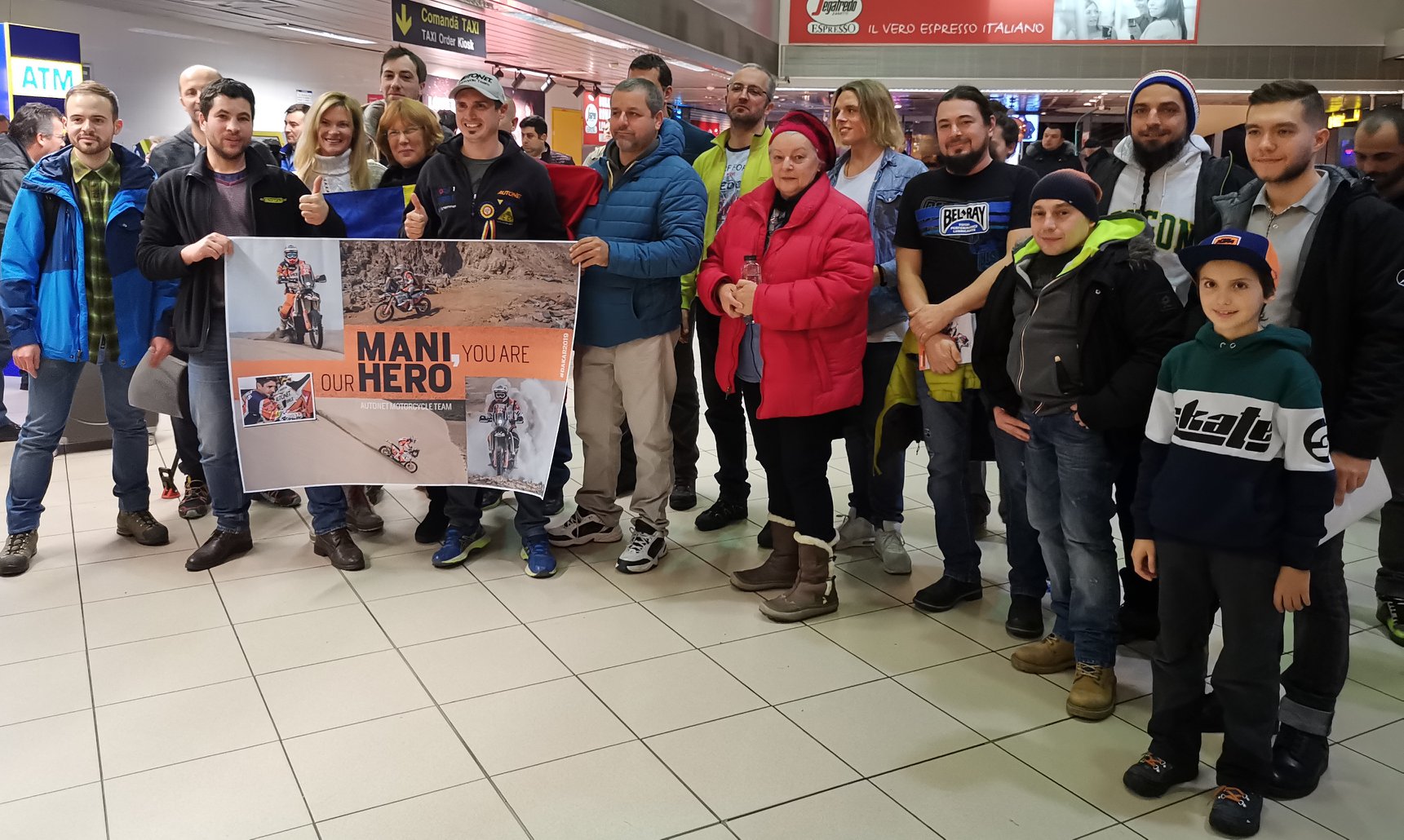 FOTO. Mani s-a întors în țară: "Vă mulțumesc tuturor". Aplauze pentru riderul sătmărean