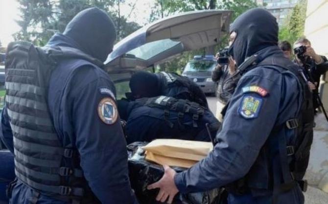 Razii în două comune din județ. Polițiștii au căutat spărgători de locuințe. S-au aplicat amenzi de mii de lei