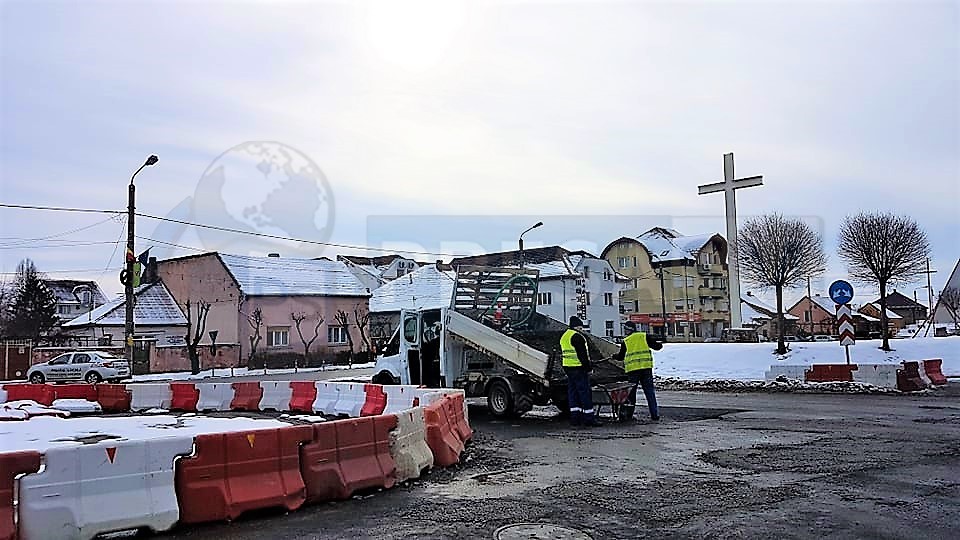 FOTO. Se reabilitează "intersecția groazei". Au început lucrările la Burdea
