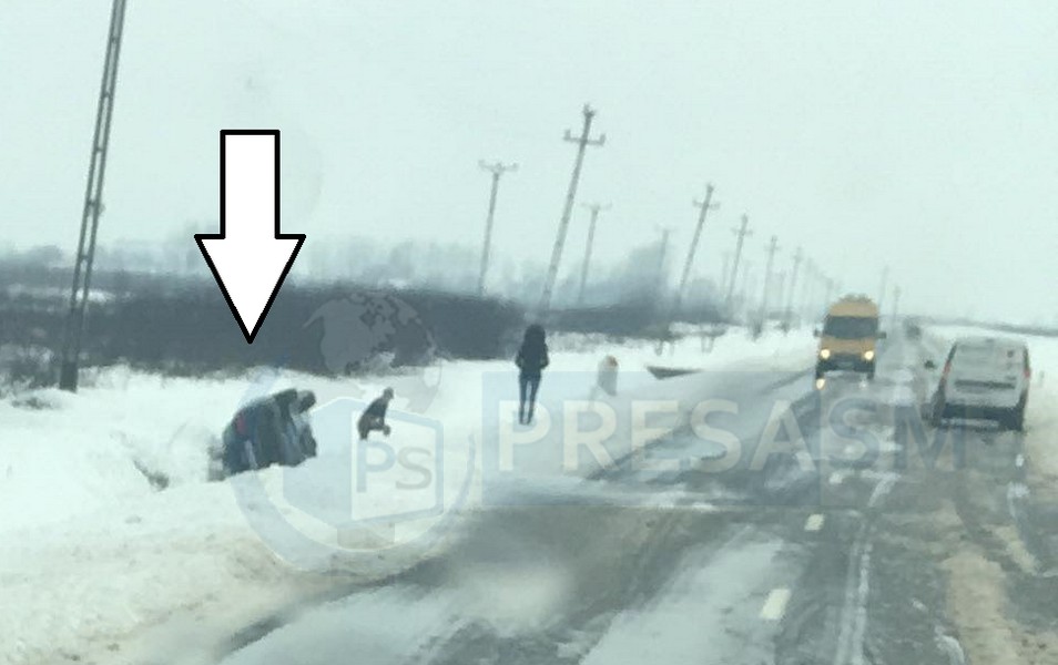 FOTO. Un nou accident pe DN19F! Mașină răsturnată în șanț. A doua, în câteva ore