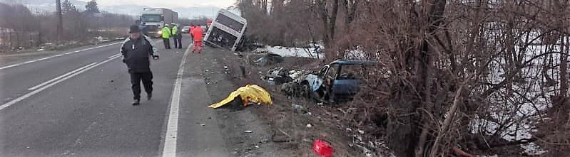 FOTO. Cinci români au murit într-un accident teribil, după ce au dat o spargere