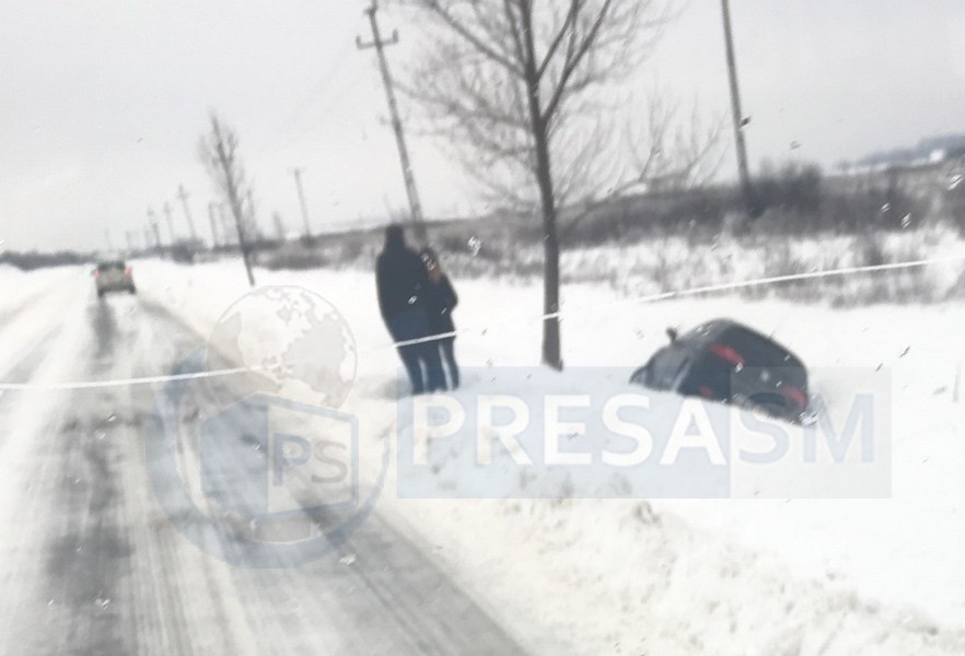 FOTO. Accident pe drumul dintre Odoreu și Băbășești. O mașină a ajuns în șanț