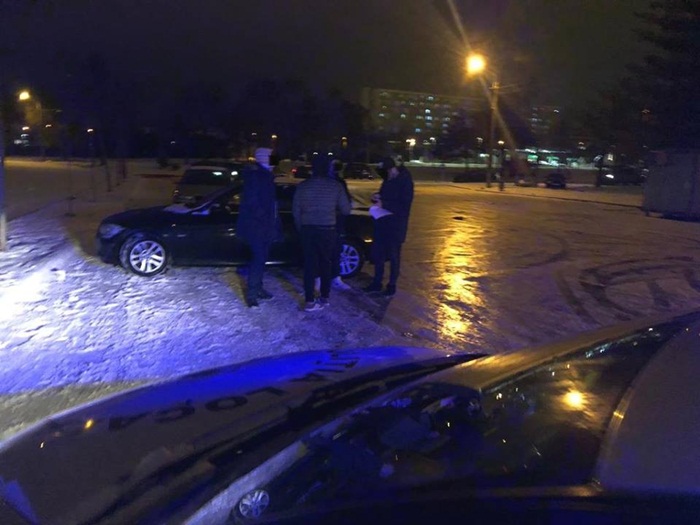 FOTO. Sătmăreni care făceau drift-uri cu mașinile, amendați de Poliția Locală