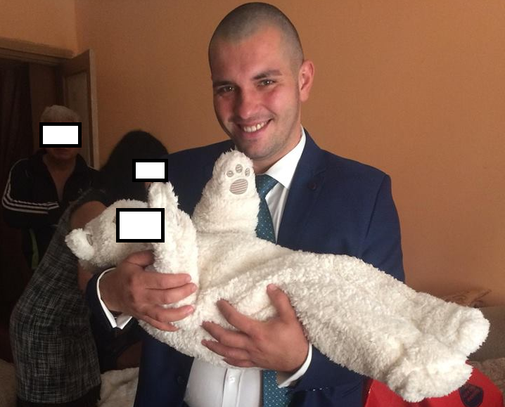 FOTO. Gestul de mare omenie al unui jandarm pentru ajutorarea bebelușului grav bolnav