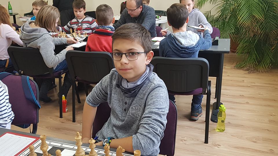 FOTO. Florin Ferențiu, micul șahist campion, câștigător al primului turneu sătmărean de șah din 2019