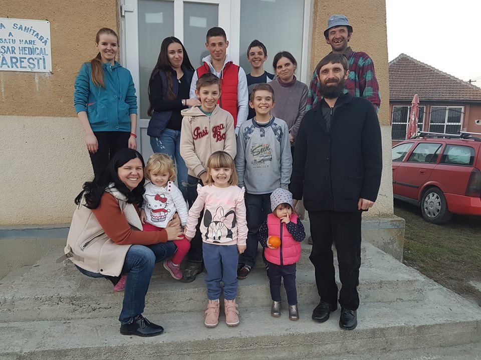 MINUNAT. S-a plătit avansul pentru casa familiei cu șapte copii! Sătmărenii au făcut minunea