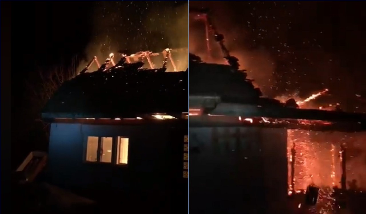 VIDEO. Incendiu puternic în cea mai bogată comună din județ. Pompierii au ajuns cu greu
