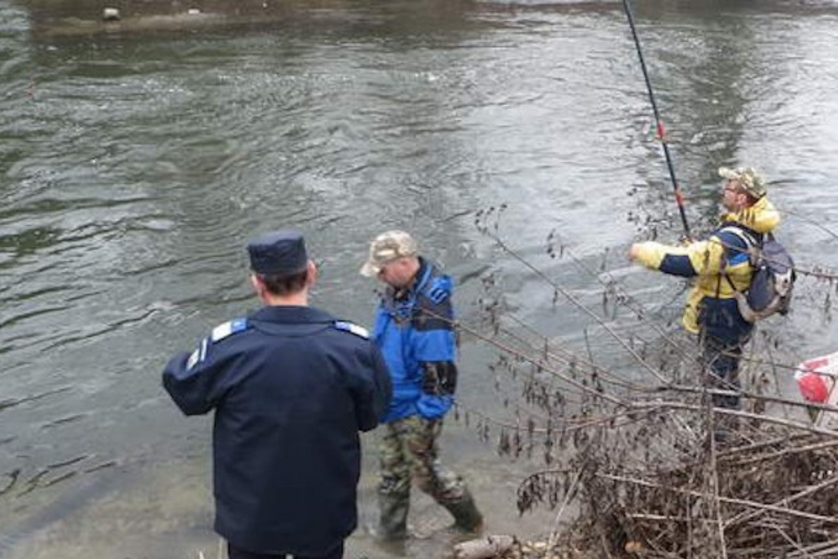 Prohibiție generală la pescuit. Amenzi uriașe, jandarmii și polițiștii ies la vânătoare