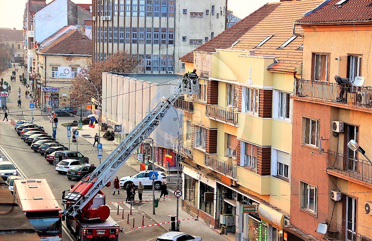 FOTO/VIDEO. Trafic restricționat în centrul Sătmarului. Intervin pompierii