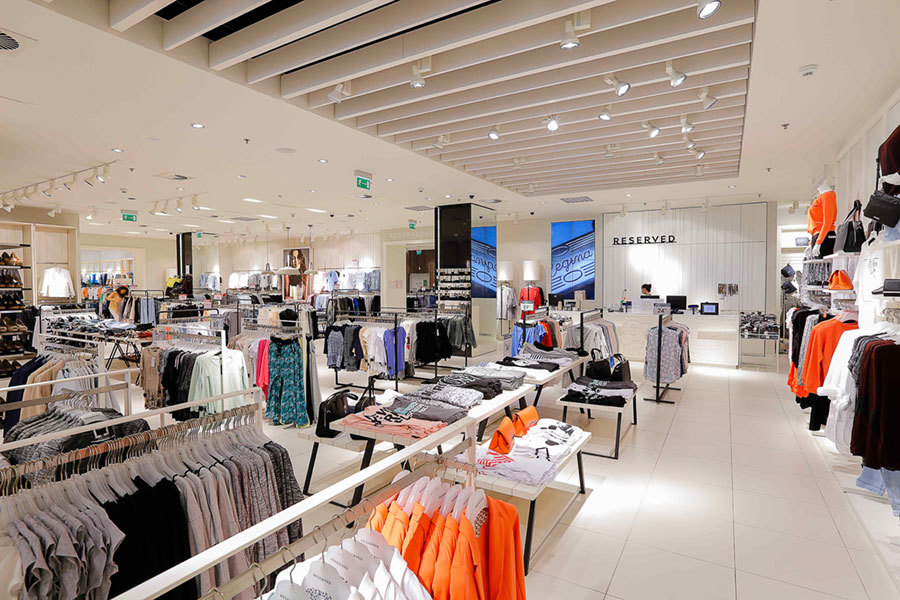 FOTO. Cel mai mare magazin din mall-ul NEPI se deschide vineri! Reserved, la Satu Mare!