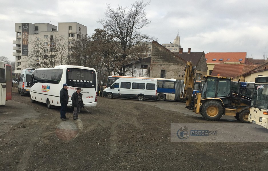 Transportatorii și mii de navetiști, împinși spre marginea Sătmarului. Scoși din centru