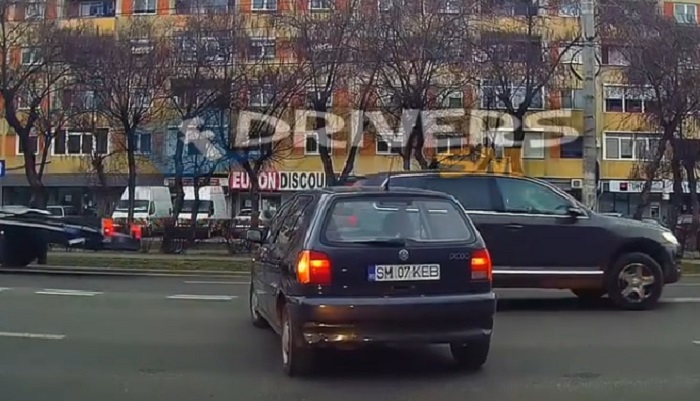 VIDEO. Tamponare surprinsă LIVE pe Drumul Careiului. Vinovatul..a cam plecat