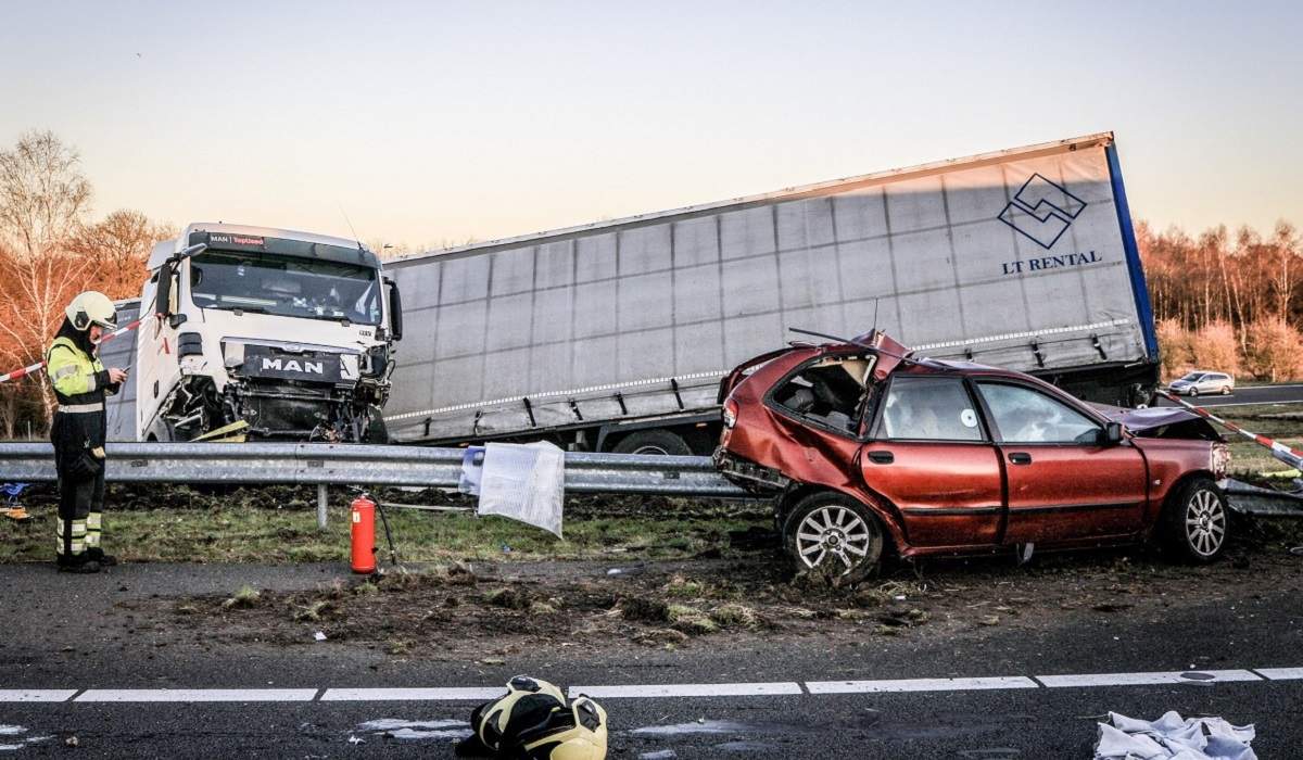 FOTO/VIDEO. A intrat cu camionul într-o coloană de mașini. A ucis un om și a rănit alți cinci