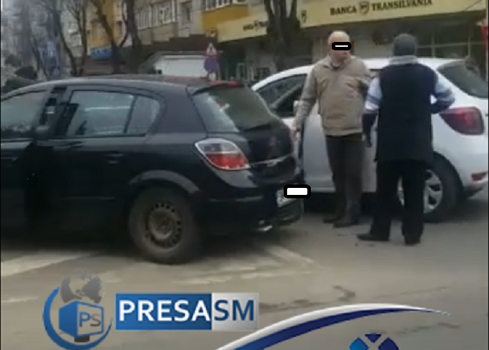 VIDEO. Accident în Micro 17. Șoferi care nu știu cum se circulă în sensul giratoriu