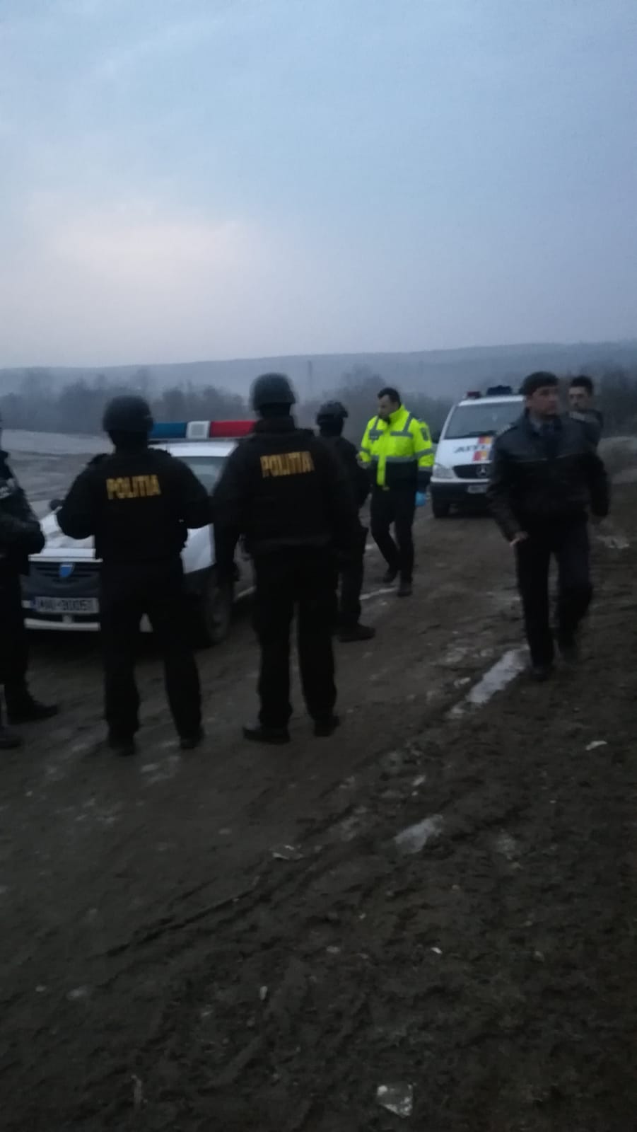 Oraș din județul Satu Mare, sub asediul polițiștilor. Au descins și mascații, zeci de persoane vizate