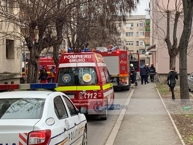 Incendiu la un bloc din Cartierul Micro 15. Arde un apartament de la etajul 1