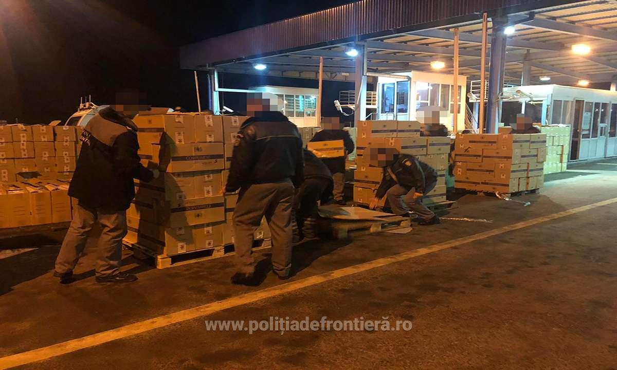 FOTO/VIDEO. Captură record în Vama Halmeu! Țigări transportate cu TIR-ul de un maghiar