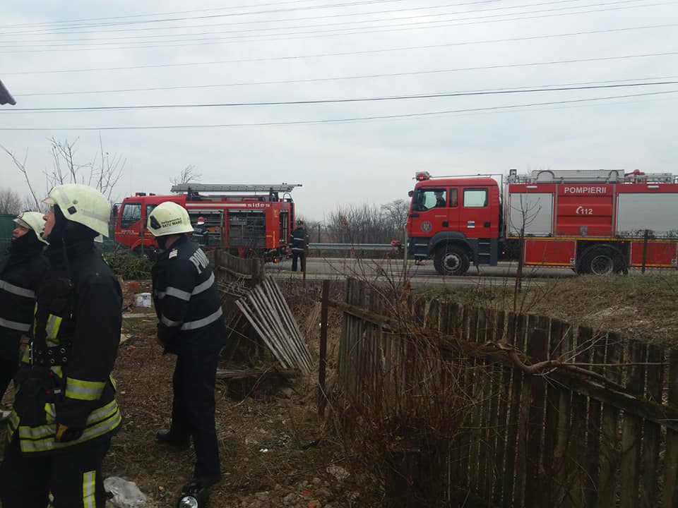 FOTOGALERIE. Panică pe o stradă din municipiul Satu Mare. Au intervenit pompierii