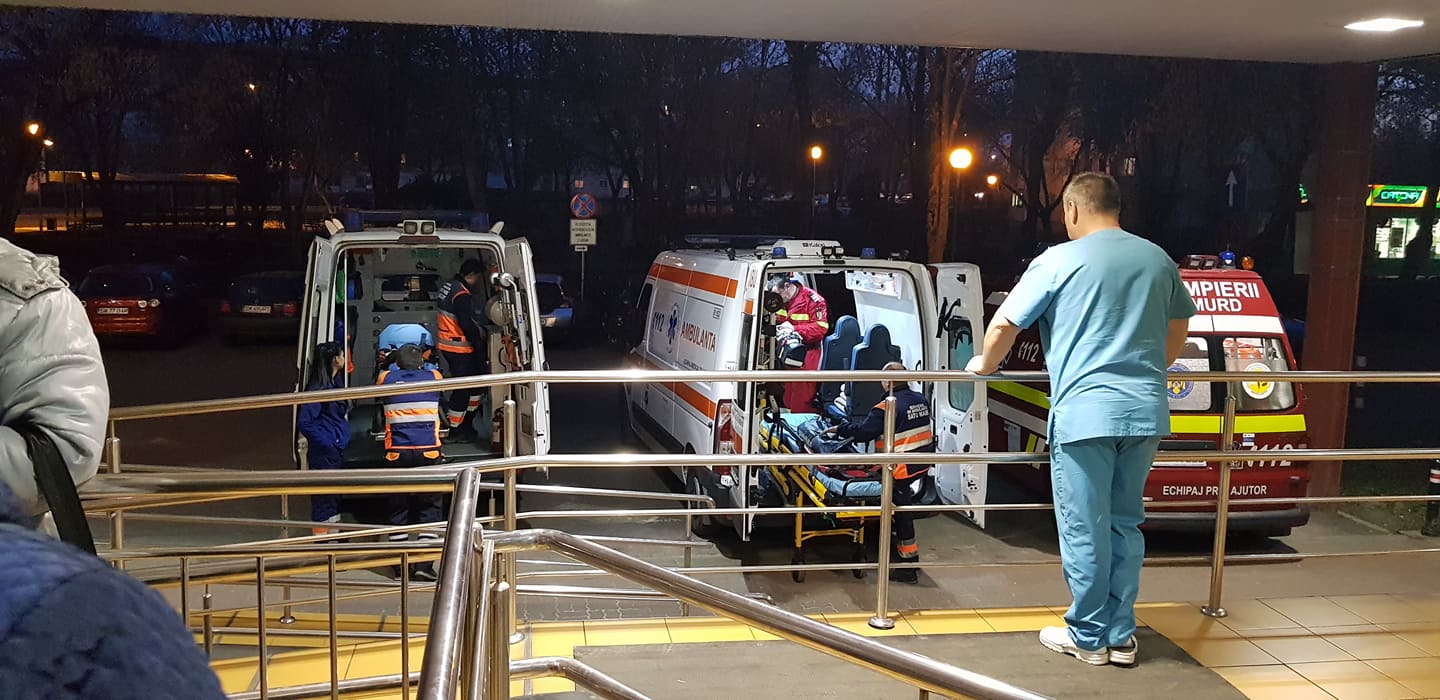 FOTO. Cascadorii ”plânsului” la Urgențe! A așteptat ore în șir, a primit analizele altei persoane