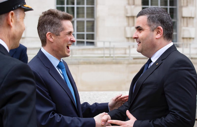 FOTO. Ministrul Apărării, sătmăreanul Gabriel Leș, întâlnire cu secretarul britanic al Apărării