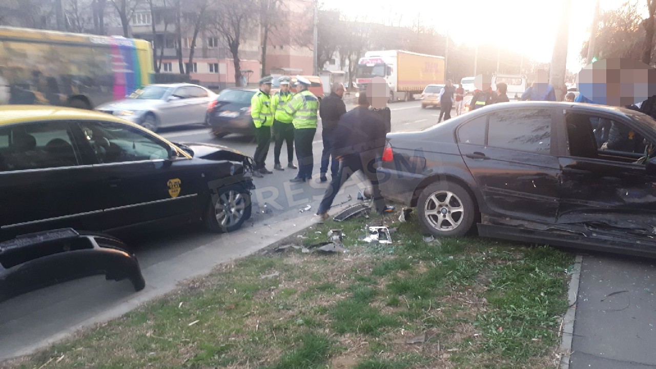 FOTOGALERIE. Accident în lanț pe Drumul Careiului. Două BMW-uri și un taxi