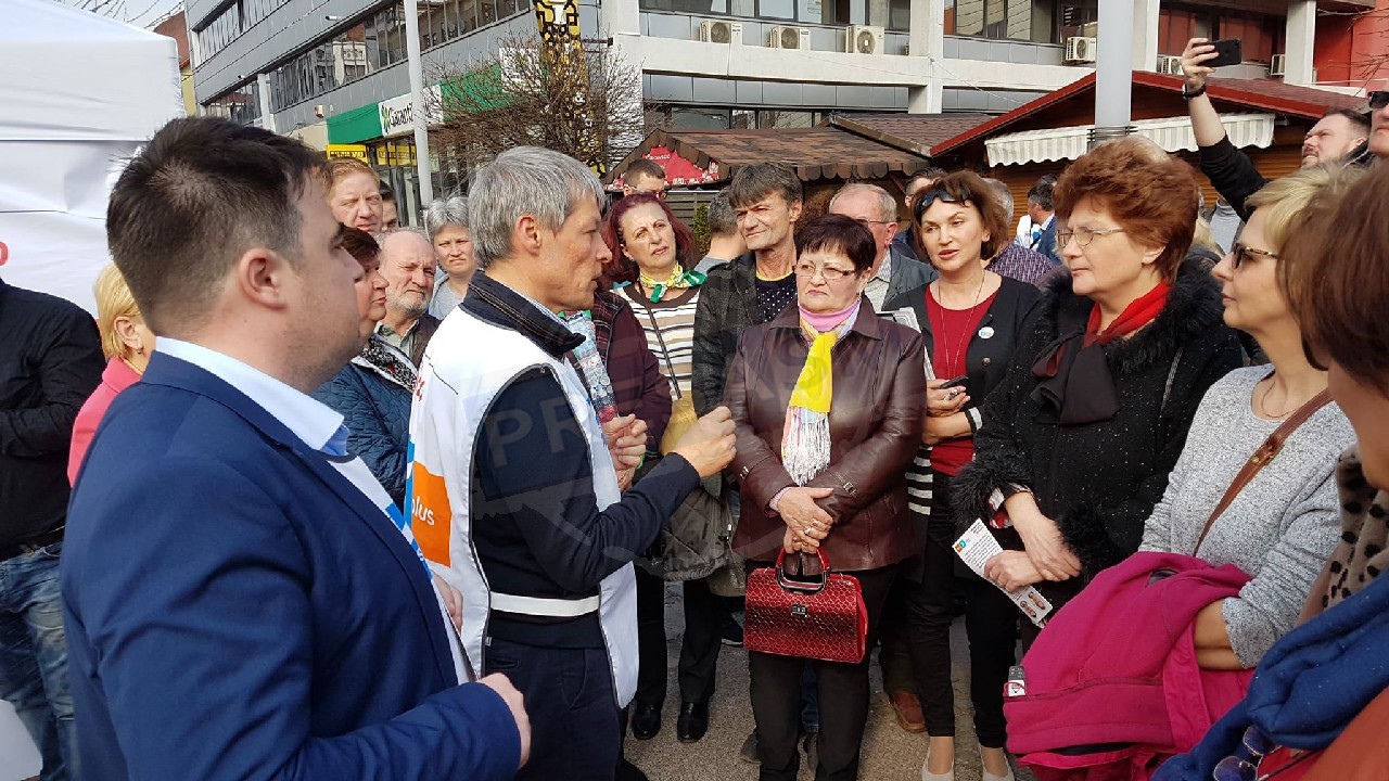 FOTO/VIDEO. Liderii USR Plus la Satu Mare. Dacian Cioloș, mesaje către sătmăreni