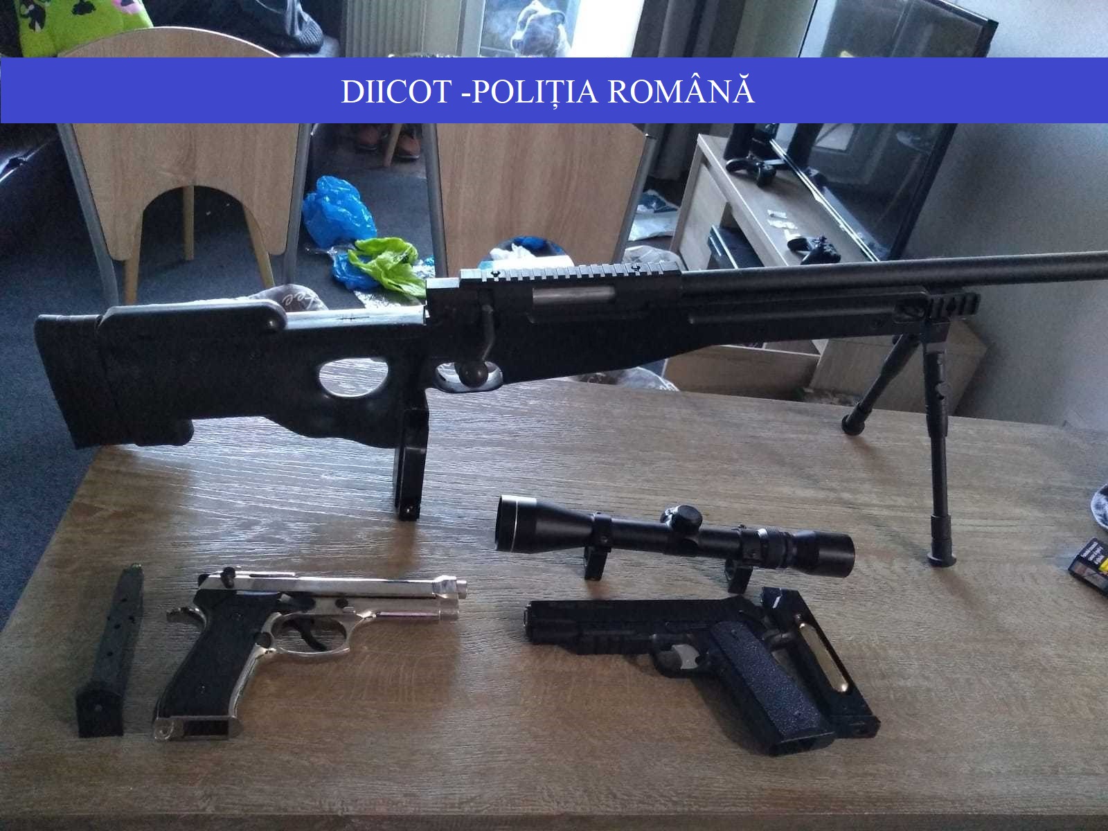 FOTO. Arme și droguri găsite de procurorii DIICOT după percheziții. Aduse prin județul Satu Mare