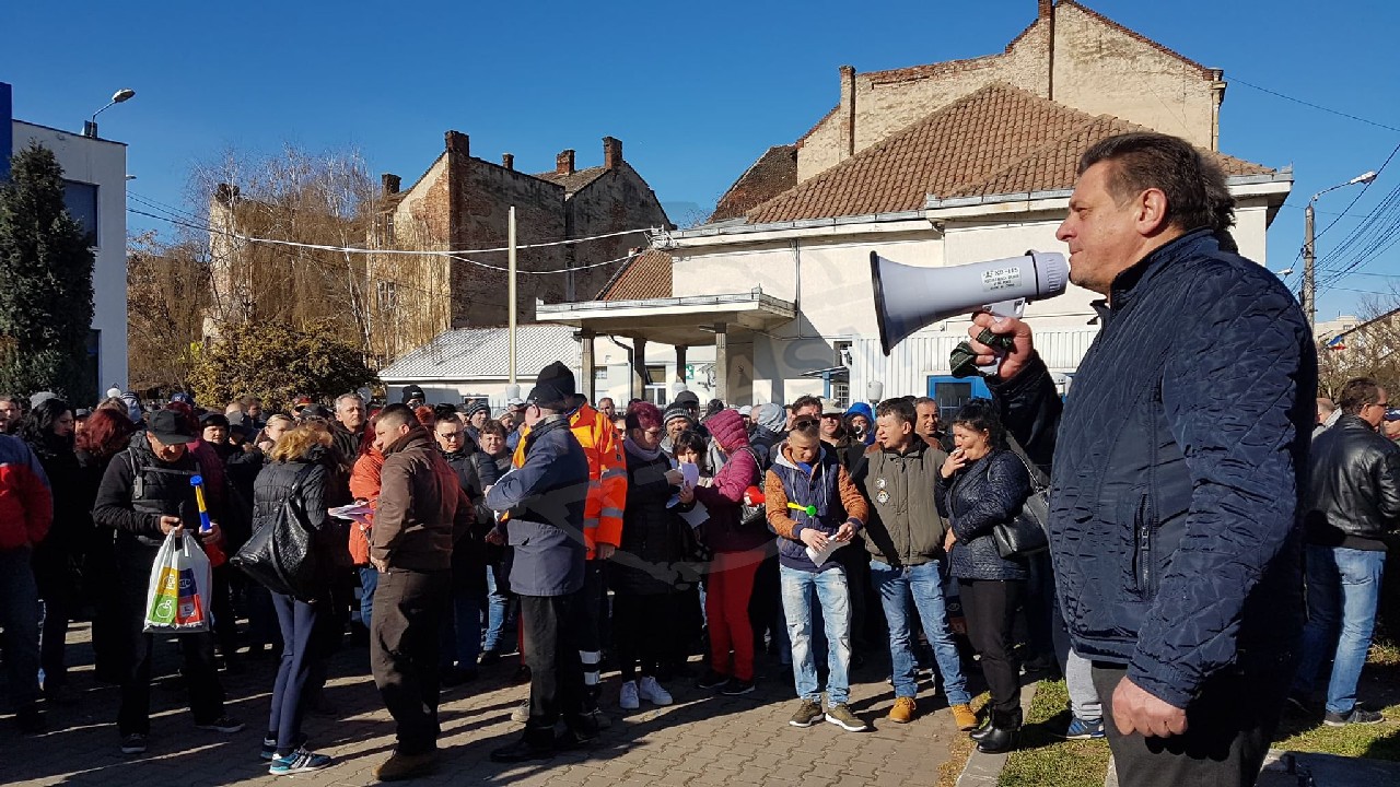 FOTO/VIDEO. #ElectroluxRezist. Muncitorii nu cedează. Se donează sânge pentru tichete de masă