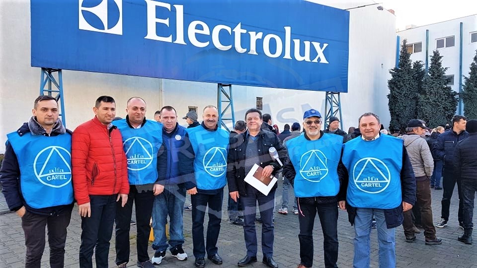 FOTO/VIDEO A treia zi de grevă: Sindicaliști din țară, alături de salariații Electrolux
