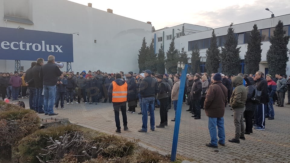 FOTO. Vin oameni din țară la protestele din Satu Mare. Greva ia amploare!