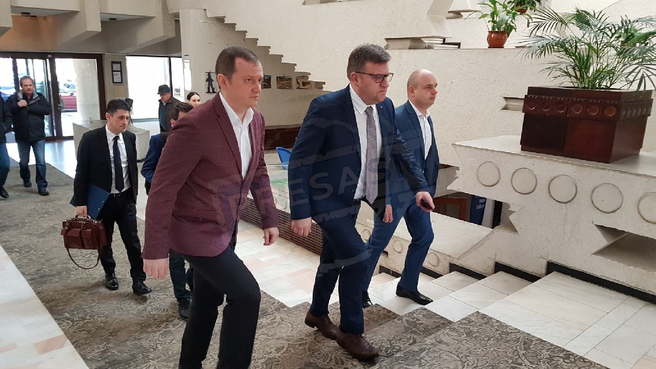 FOTO/VIDEO. Ministrul Muncii, despre greva de la Electrolux: Am venit să mediez. "Sunt lucruri foarte grave"