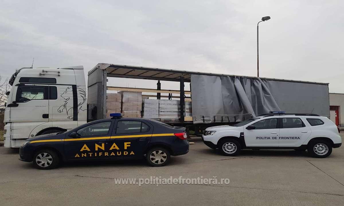 FOTO/VIDEO. Captură impresionantă la vama Petea. Cum au încercat să ascundă marfa de contrabandă