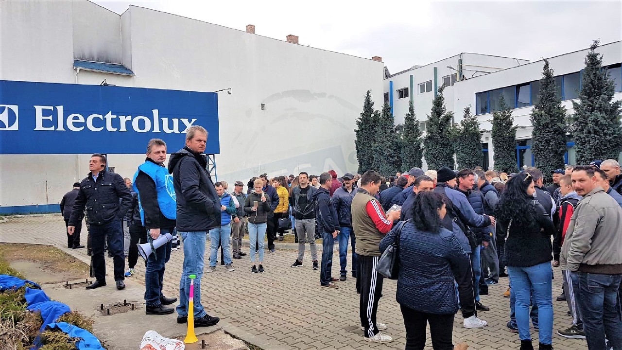 FOTO/VIDEO. Grevă la Electrolux, săptămâna a treia: Cont de solidaritate pentru greviști