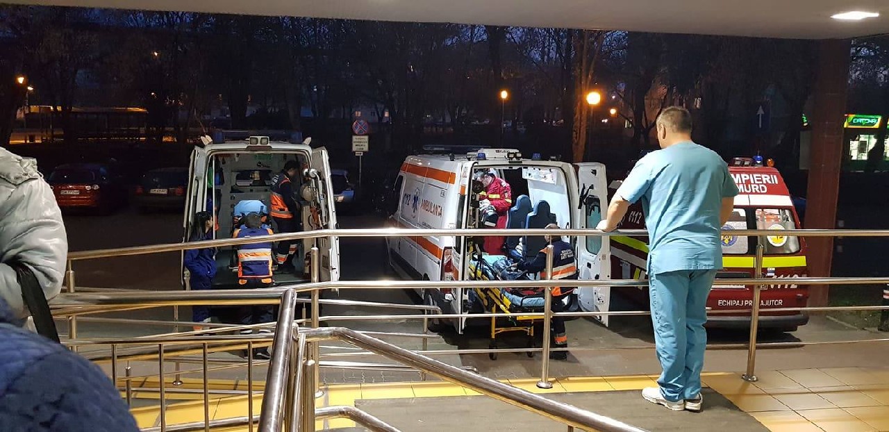 HAOS. Ping-pong cu o bolnavă de cancer, la Spitalul Județean. Grav bolnavă, trimisă acasă