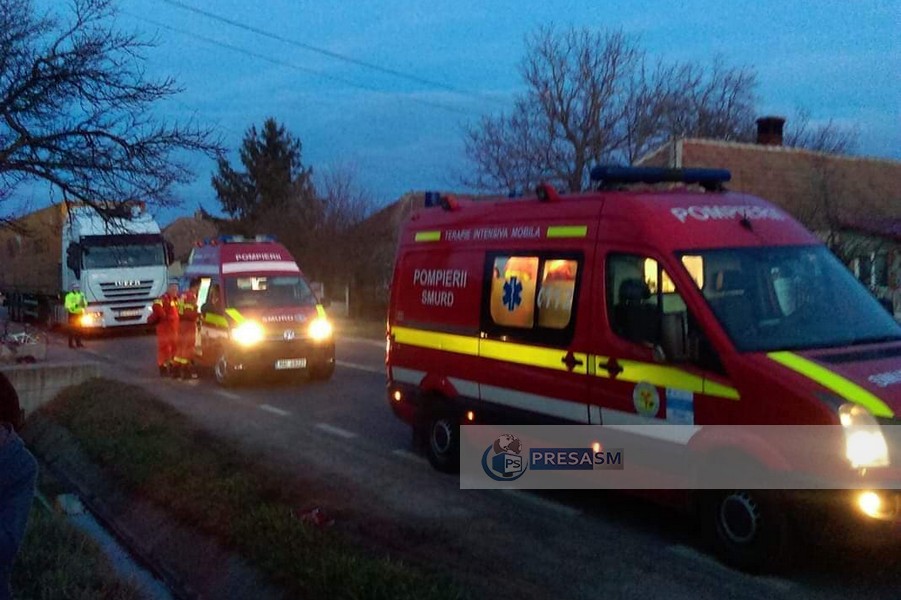 FOTO. Accident dramatic. Copil (7 ani) rănit foarte grav de un TIR, în județul Satu Mare