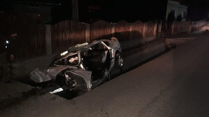 FOTO. Daună totală! Un șofer, care mergea spre Petea, a adormit la volan