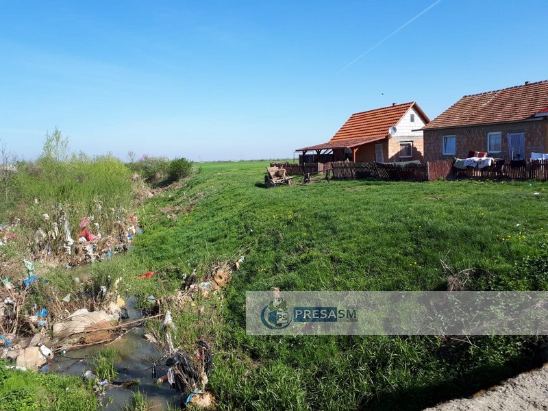 FOTO. De ce alte comunități de rromi nu iau exemplul de la Tășnad?! Unde își fac singuri curățenie