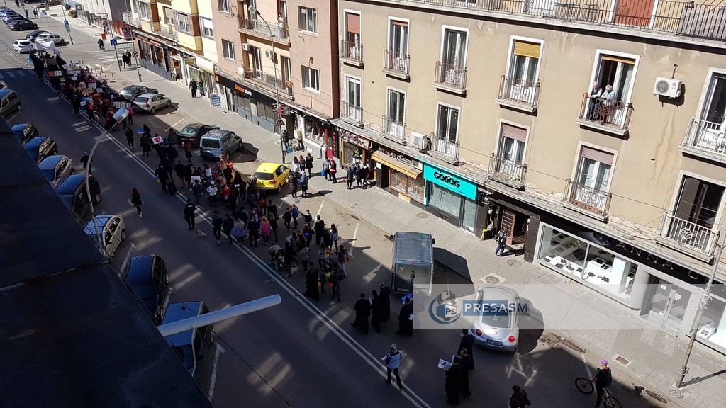 FOTOGALERIE. Sute de persoane au mărșăluit prin centrul municipiului Satu Mare