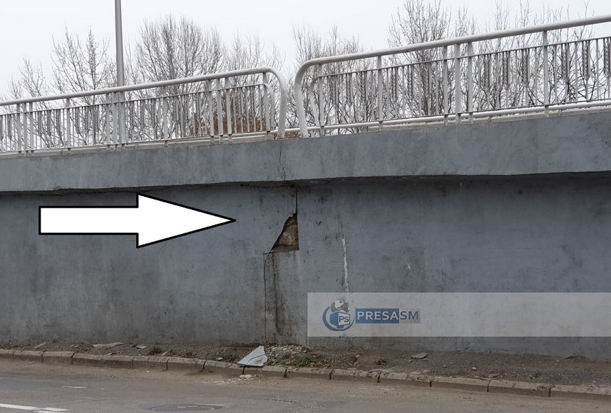 FOTO. Podul Decebal cedează peste tot. Cade bucată cu bucată