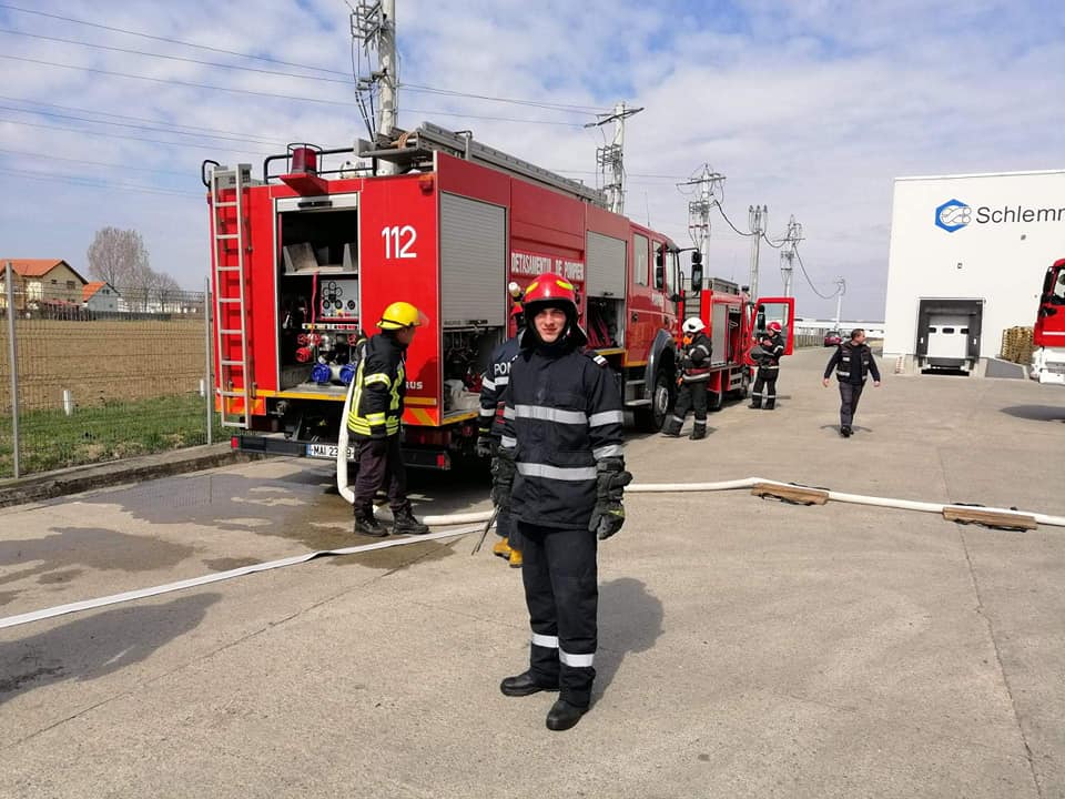 FOTO. Intervenție cu efective mărite a pompierilor la o fabrică din Satu Mare (EXERCIȚIU)