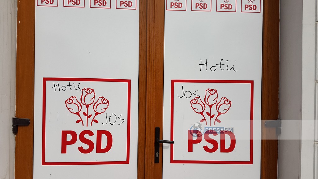 FOTO. Sediul PSD Satu Mare, vandalizat...din nou. Autorul incendierii, încă liber