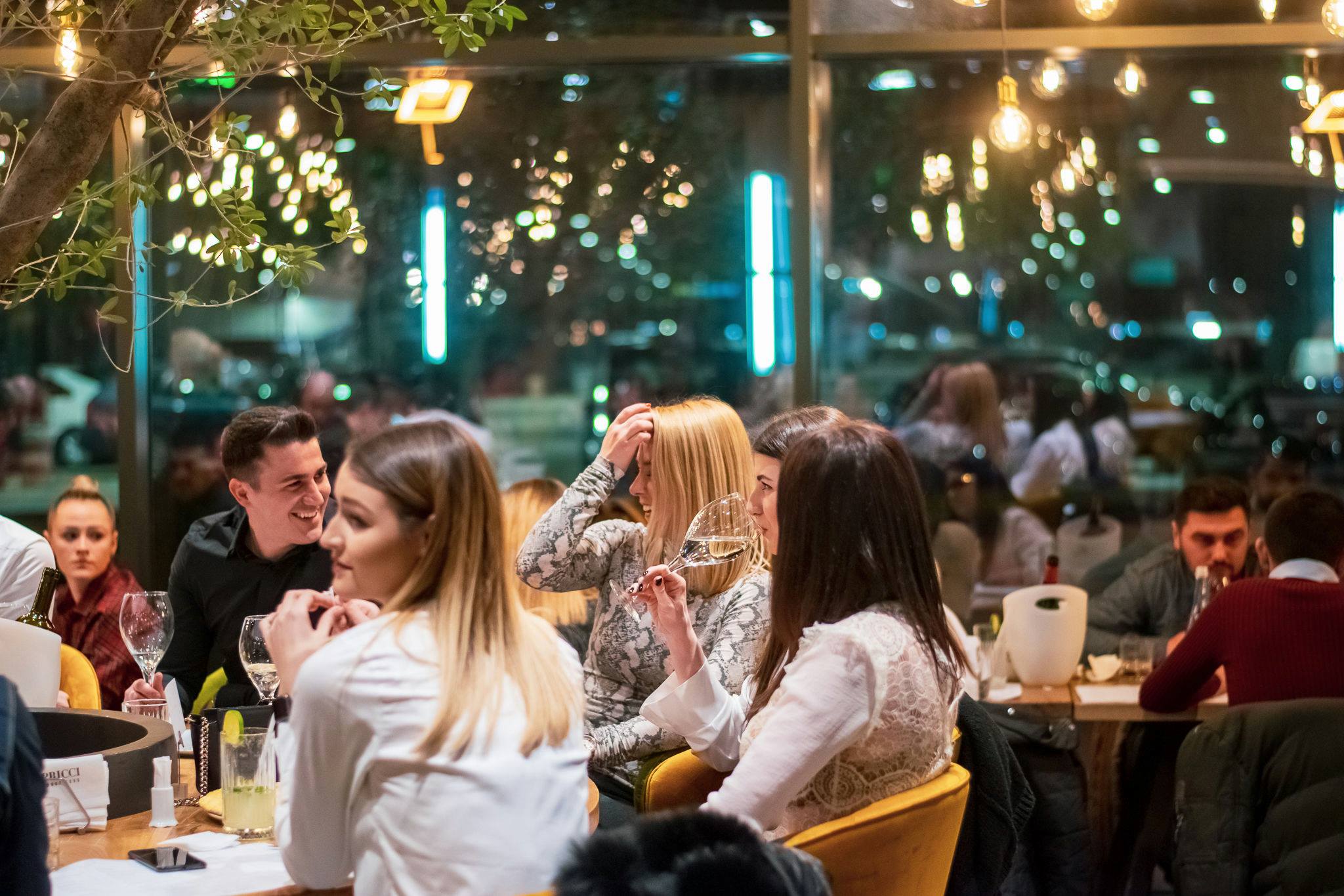 Mall-ul NEPI prinde viață vineri noaptea! La Capricci se anunță un show de zile mari