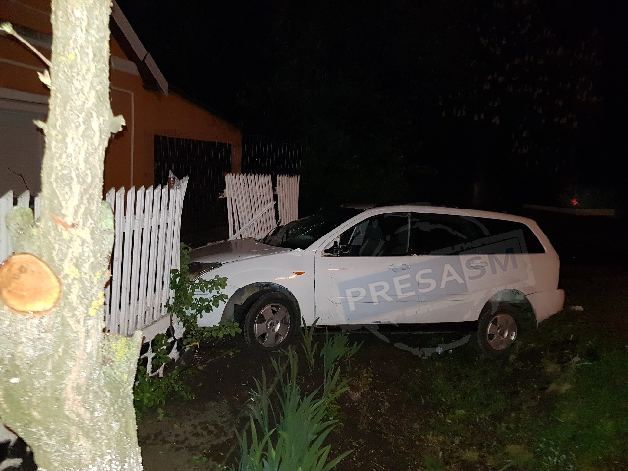 Nervos că a intrat cu mașina într-un gard, un sătmărean s-a îmbătat pulbere. Apoi a suflat în etilotest