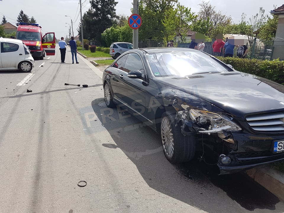 FOTO. Concluzia Poliției: O femeie, vinovată de accidentul de pe Aurel Vlaicu. Un șofer a fugit