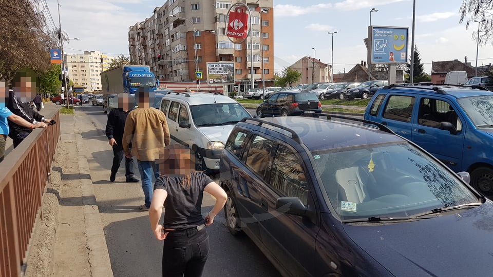 FOTO. Accident în lanț la semafor. Totul s-a întâmplat pe bulevardul Octavian Goga