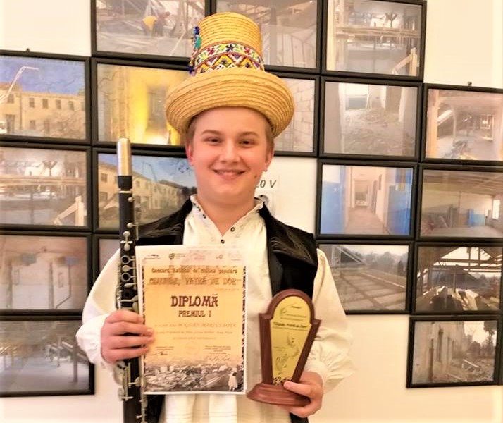 FOTO/VIDEO. Un copil din Satu Mare, viitorul Dumitru Fărcaș. Cel mai bun taragotist din România