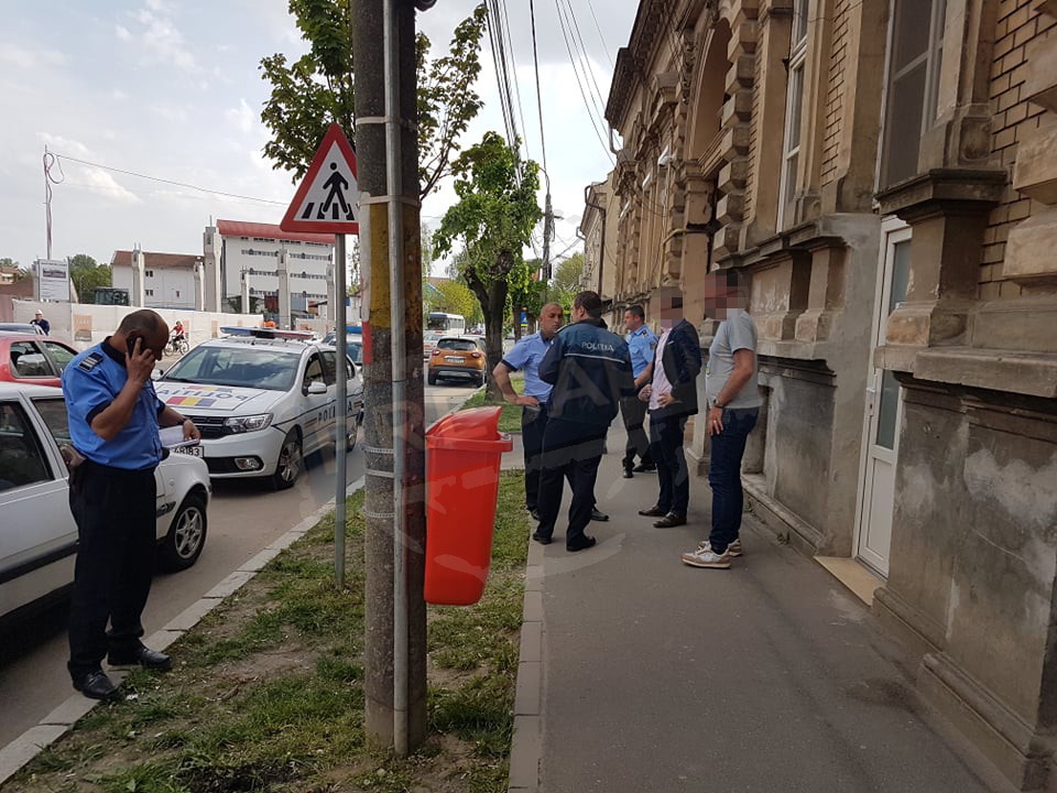 FOTO/VIDEO. Reglare de conturi în centrul Sătmarului. Fostul city manager, printre cei agresați