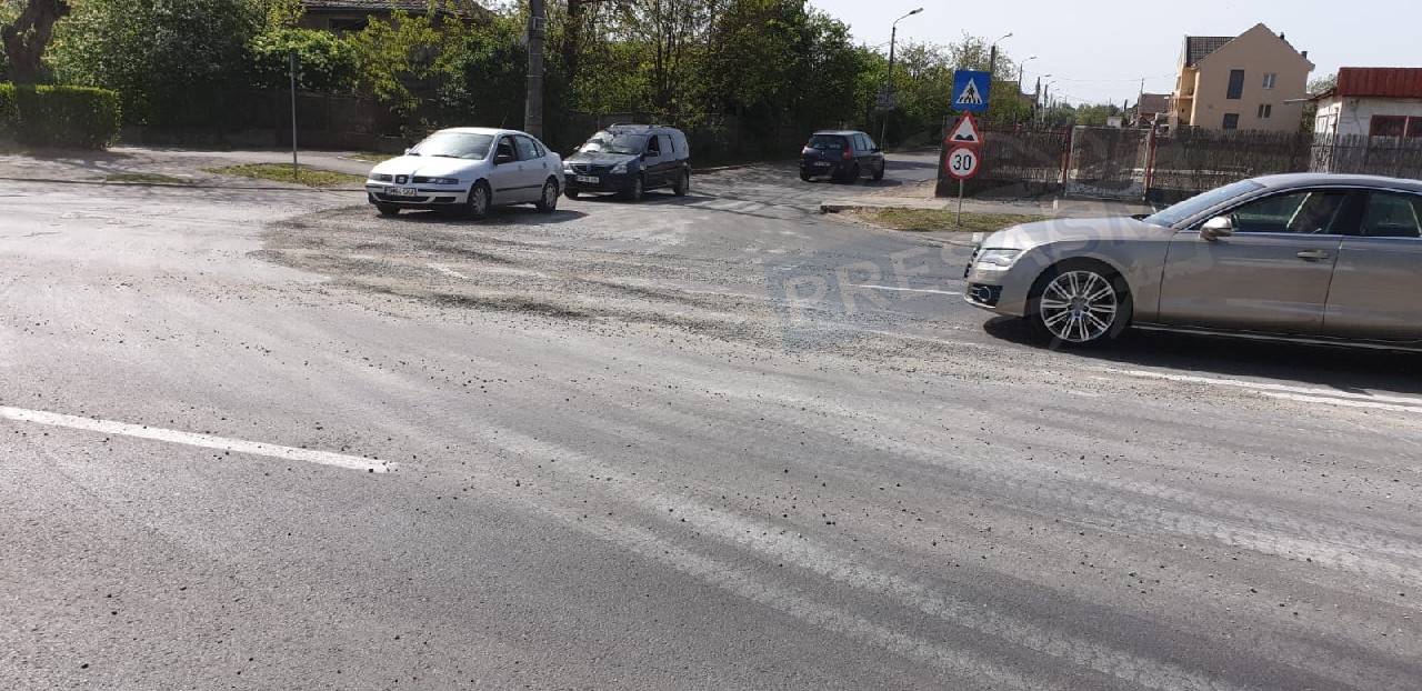 FOTO/VIDEO. Pericol real pentru traficul rutier pe Drumului Careiului. Marile firme fac legea?!